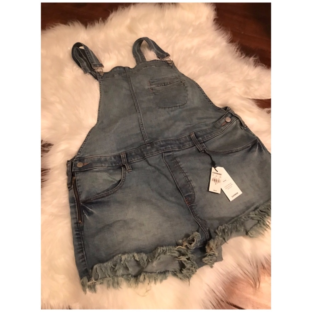 ✨NWT Express Overall Shorts Romper!!✨